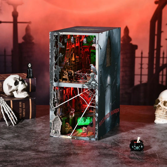 Book Nook - Haunted Mansion Gesamtansicht mit detaillierter Szenerie