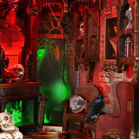 Detailansicht eines dekorativen Elements im Book Nook - Haunted Mansion mit feinen Details