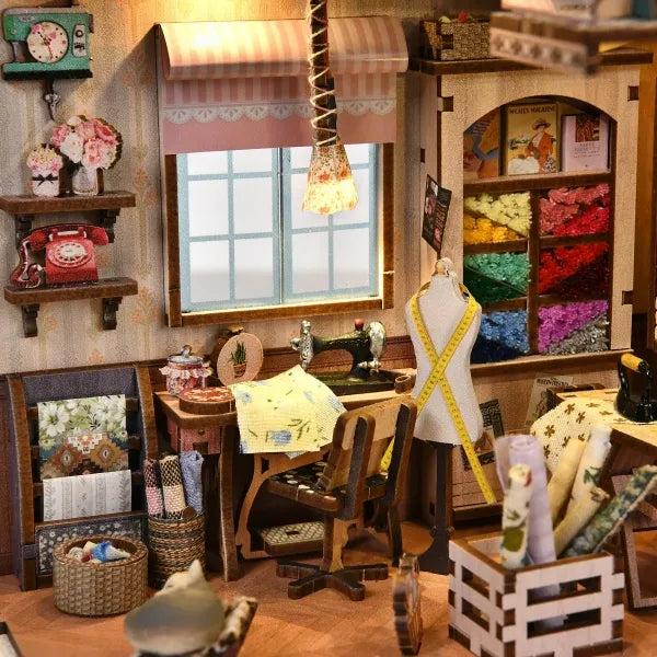 Detailansicht eines dekorativen Elements im Book Nook - Sewing Room mit feinen Details