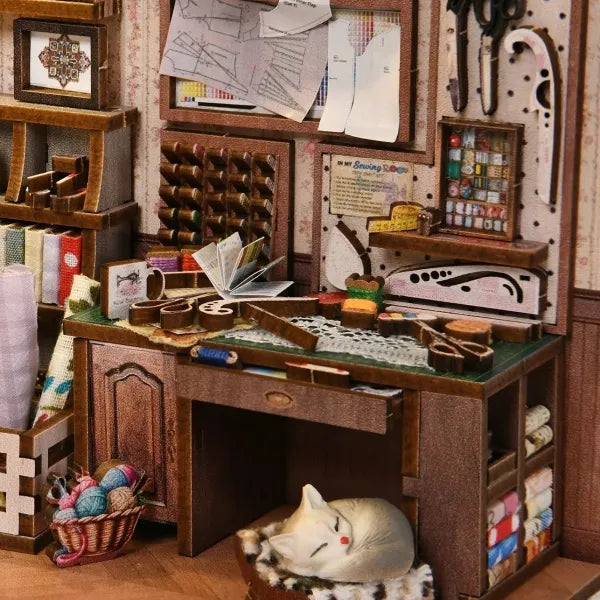 Detailansicht eines dekorativen Elements im Book Nook - Sewing Room mit feinen Details