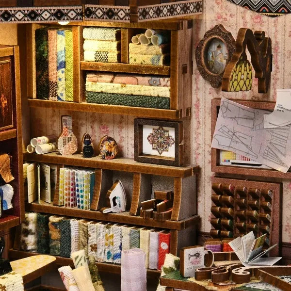Detailansicht eines dekorativen Elements im Book Nook - Sewing Room mit feinen Details