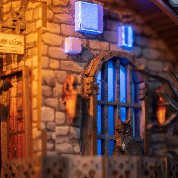 Detailansicht eines dekorativen Elements im Round Diorama - Magic Library mit feinen Details