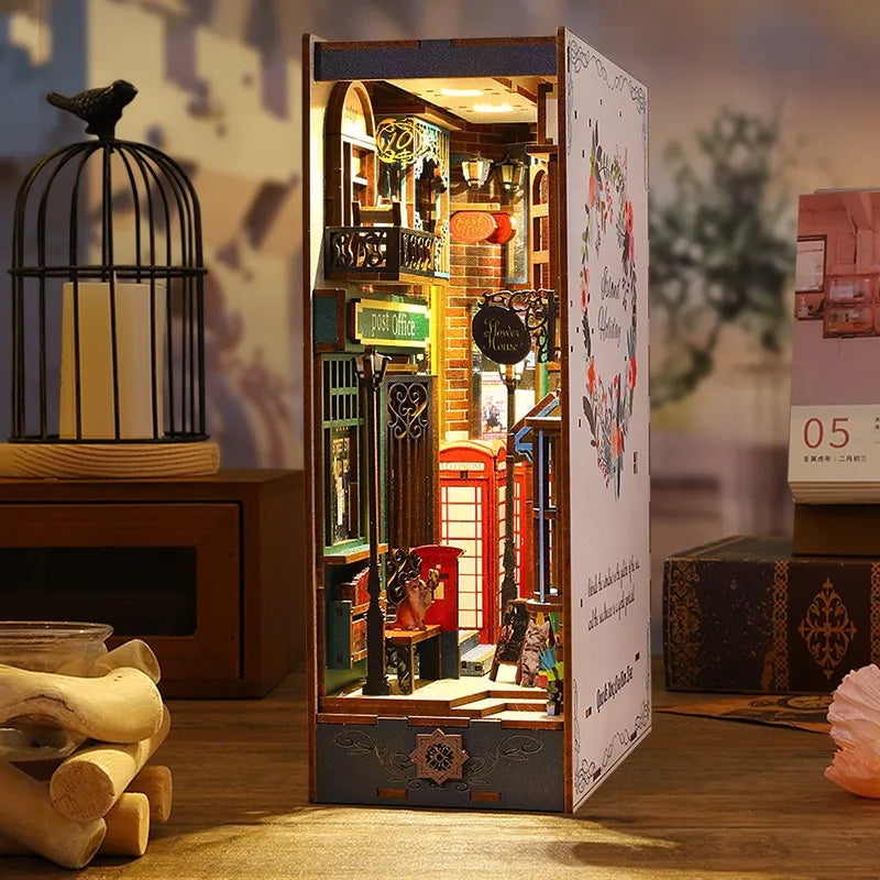 Side view of the Book Nook - Island Holiday with clearly visible elements