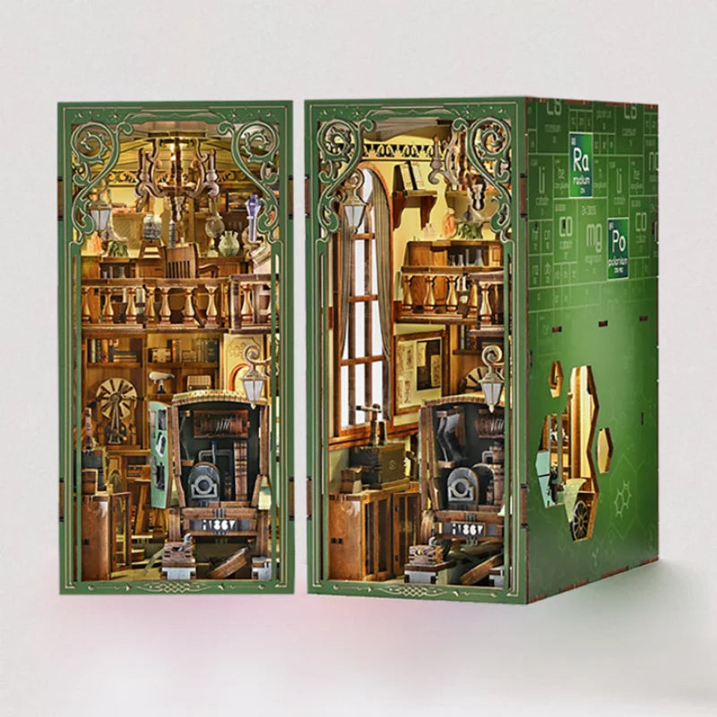 Book Nook - The Radium Lady Gesamtansicht mit präzise geschnittenen Holzteilen und hochwertiger Verarbeitung