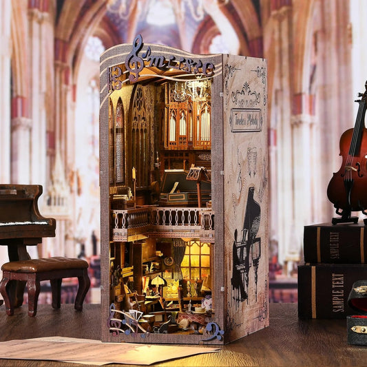 Seitliche Ansicht des Book Nook - Timeless Melody mit gut sichtbaren Elementen