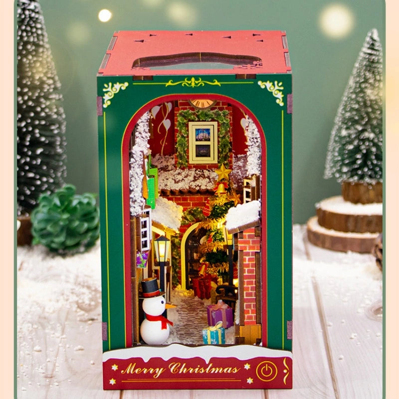 Obere Ansicht des Book Nook - Winter Of Christmas mit detaillierten Mustern und Beleuchtung