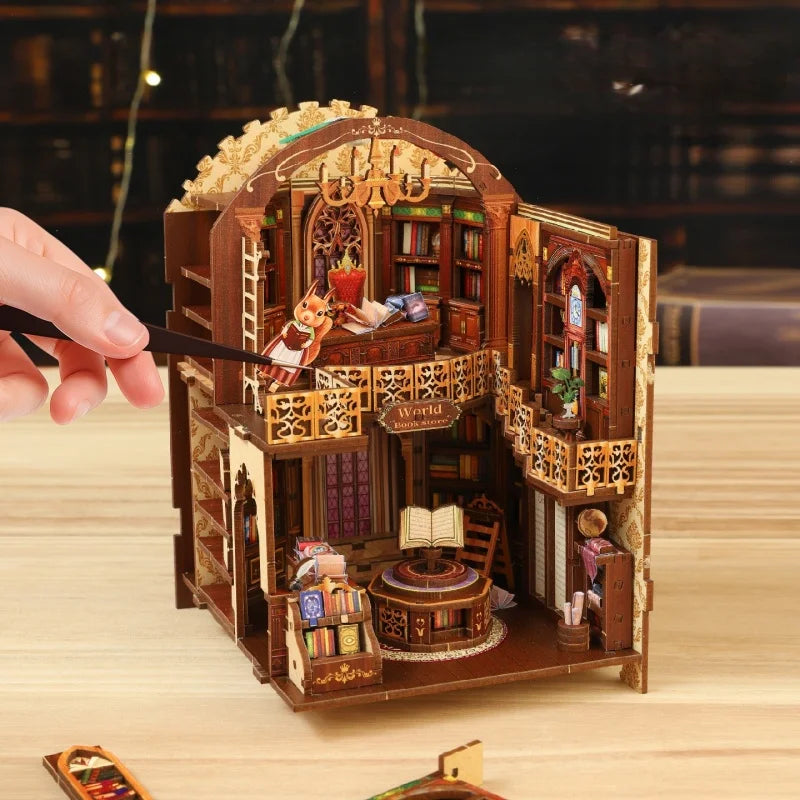 Detailansicht des Miniature House Kit - Wanguo Bookstore mit präzise geschnittenen Holzteilen aus hochwertigem Material