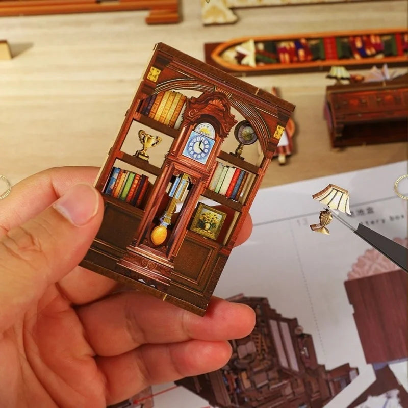 Nahaufnahme des Miniature House Kit - Wanguo Bookstore mit reichhaltigen Details